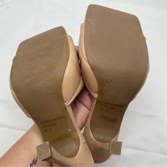 Wild Diva Square Toe Quilted Slip On Nude Heels Size 7 - Picture 6 of 10